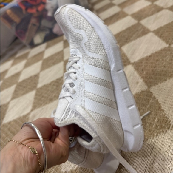 Adidas Swift Run Sneakers slip on white lace up Running Shoes workout - Picture 7 of 10